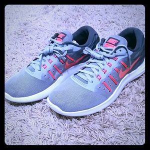 Womens Nike lunarstelos